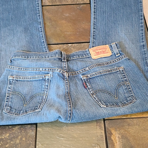 Levis - Picture 4 of 6